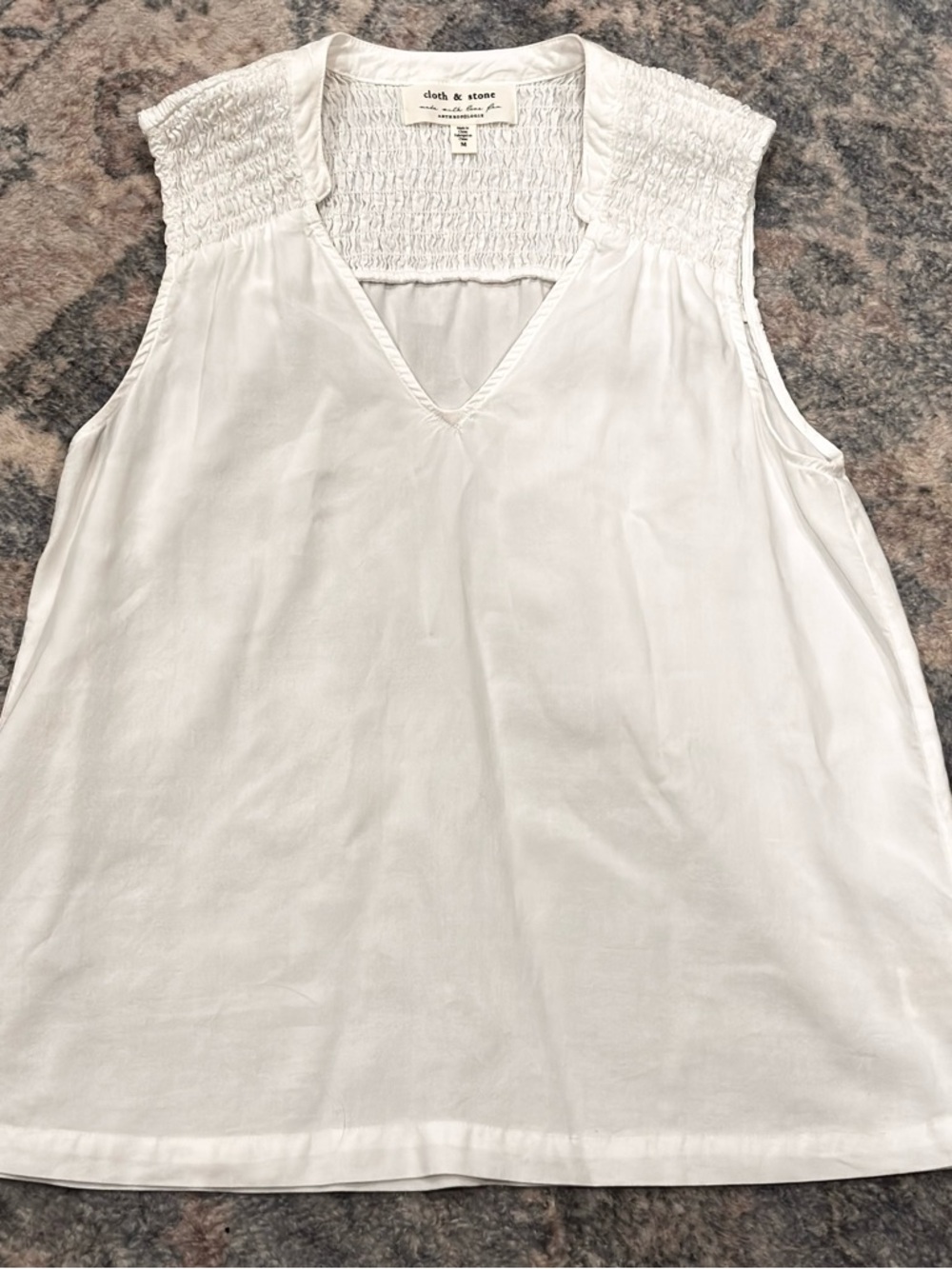 Cloth & Stone Anthropologie White Sleeveless Smocked V-Neck Blouse M Boho - Picture 4 of 4